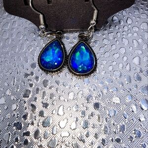 Get these vintage blue earrings while they last